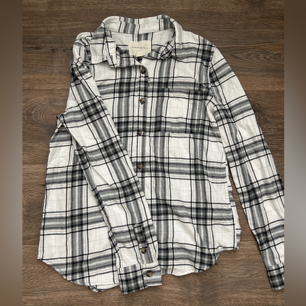 Aeropostale Black and White Button Down Shirt